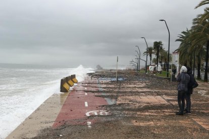 El temporal afecta gravemente a las playas de Cambrils