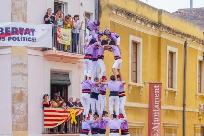 Castells, torres i pilars a la plaça de les Cols amb els Xiquets de Tarragona, la Jove Xiquets de Tarragona, els Xiquets del Serrallo i els Castellers de Sant Pere i Sant Pau