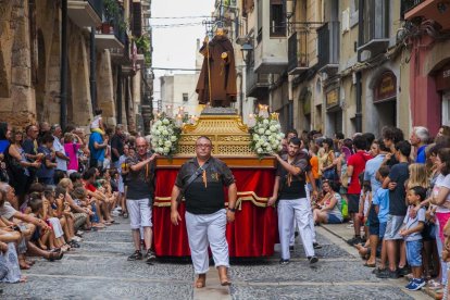 El seguici festiu ha recorregut els carrers de la Part Alta