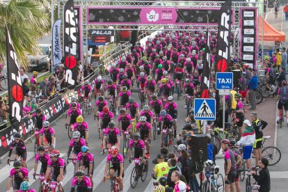 Salida de los participantes a la 4ª Polar Grande Hondo La Mussara-Reus.