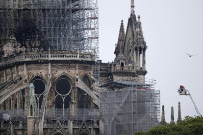 Imatges del greu incendi que ha patit la catedral de Notre-Dame de París