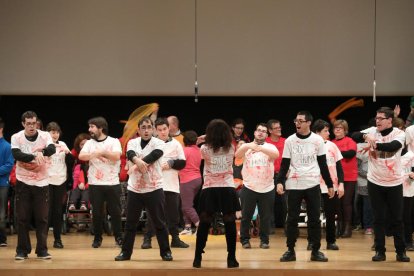 Más de 800 alumnos de los centros educativos de Tarragona han celebrado, este lunes, el Día Escolar de la No-Violència y la Paz al Palau Ferial y de Congresos.