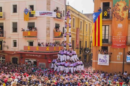 La Jove carrega el 5d9f i el 2d9fm, els Xiquets carreguen el 3d9f, Sant Pere i Sant Pau descarrega el 2d8f i els Xiquets del Serrallo el 2d7