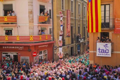 La Jove carrega el 5d9f i el 2d9fm, els Xiquets carreguen el 3d9f, Sant Pere i Sant Pau descarrega el 2d8f i els Xiquets del Serrallo el 2d7