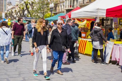 Imatges de la Diada de Sant Jordi 2019 a la Rambla Nova de Tarragona