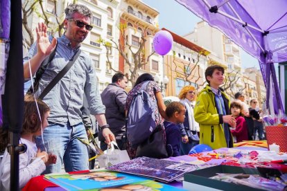 Imatges de la Diada de Sant Jordi 2019 a la Rambla Nova de Tarragona