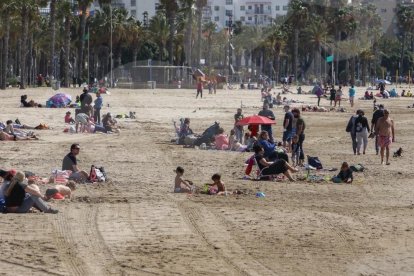 Dia de la mona a la platja Llevant de Salou