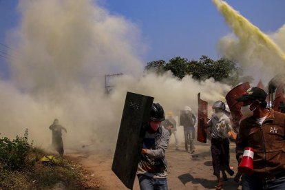 Protestes a la localitat de Myitkyina a Birmània contra la junta militar que ha protagonitzat un cop d'estat al país.