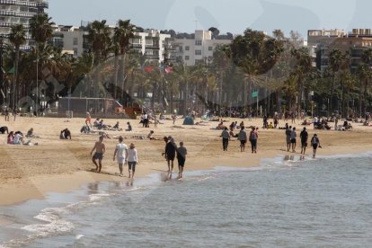 Día de la mona en la playa Llevant de Salou