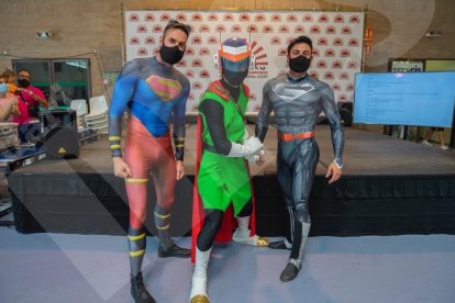 Més de 2.000 persones han participat en l'esdeveniment 'otaku' de la ciutat, que aplega oncursos de cosplay –disfresses de personatges de còmic i sèries de dibuixos animats– o de ball, karaoke o sortejos, una zona dedicada al tir amb arc o a les pistoles làser, jocs de taula, videojocs i tallers.