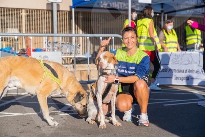 Els participants juntament amb els seus acompanyants canins han participat en una cursa que ha tornat a la presencialitat després d'un any amb realització virtual a causa de la pandèmia de la covid-19.