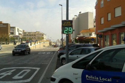 La Policia Local d'Amposta instal·la un radar mòbil que, a priori, no servirà per multar