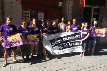 Cau de Llunes reclama justicia por las agresiones físicas y psicológicas del #CasBershka