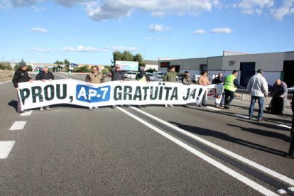 Centésimo corte en la N-340 para reivindicar la gratuidad del AP-7