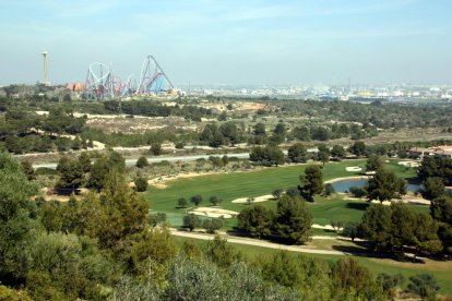 Vista general dels terrenys on s'ubicarà el Centre Recreatiu i Turístic de Vila-seca i Salou, a tocar de PortAventura (horitzontal)