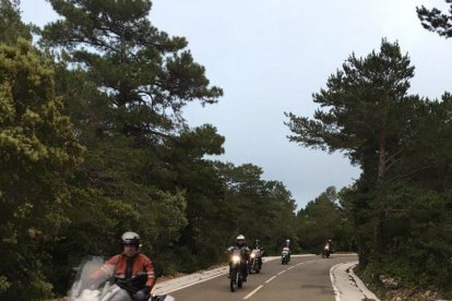 Imatge d'arxiu de la sortida nocturna del grup Motos Clàssiques de Reus