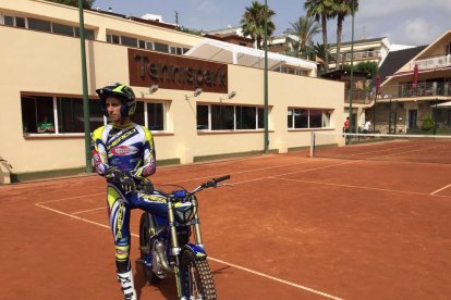 El campeón del mundo de trial, Albert Cabestany, en el stage del TennisPark