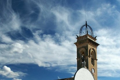 Imagen de la iglesia y el campanario de Xerta.