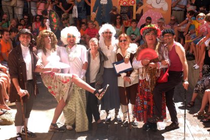 Dames i Vells organizan el tradicional vermú popular con versots recitados por el público