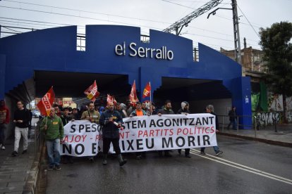 Mig centenar de pescadors de peix blau reclamen un estudi biològic i ajudes per als afectats per la crisi del sector