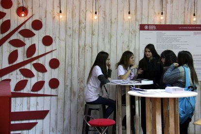 Els nous graus de 3 anys capten l'atenció dels estudiants al Saló de l'Ensenyament