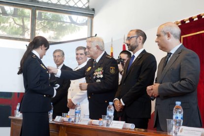 El comissari en cap de Tarragona entregant una