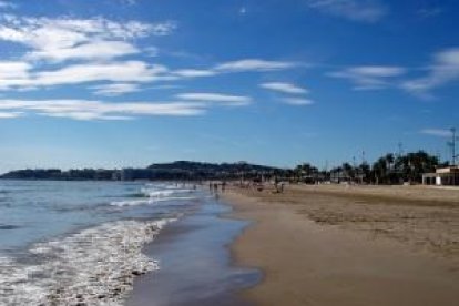 La platja de la Pineda en una imatge d'arxiu.