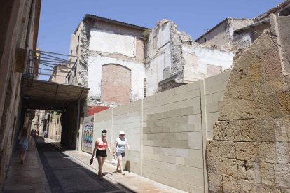 Imatge actual de l'espai que ocupava Casa Foixà, al carrer Cavallers.