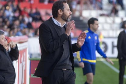 Vicente Moreno apel·la a l'orgull del Mirandés: ''No em va fer gràcia que el Nàstic pugés a Xerez''