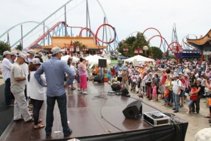 El Port Aventura porta a terme iniciatives solidàries, com per exemple 'Somriu a la infància' o 'Posa't la gorra'.