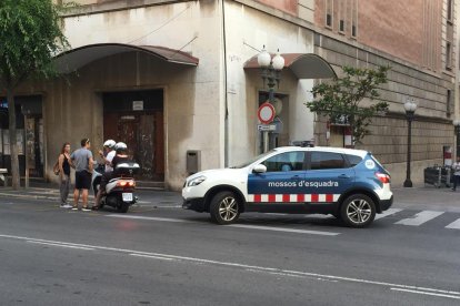 Una maleta sospitosa obliga a muntar un dispositiu policial a la Rambla Vella