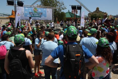 Prop de 10.000 persones 'es posen la gorra' a Port Aventura en solidaritat amb els nens amb càncer