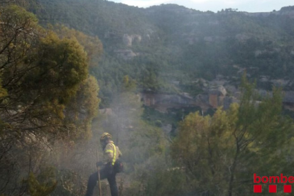 L'incendi cremava prop de l'Ermita de Sant Salvador, a Margalef.