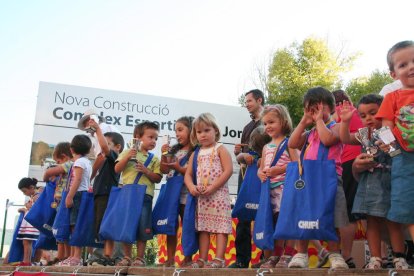 No es podran entregar les bosses, i només hi haurà trofeus per als primers de cada categoria.