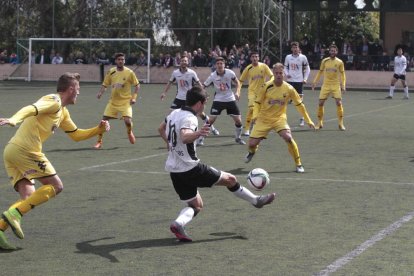 El CF Reus se adelanta en el 8' pero cae derrotado al campo del colista Llosetense