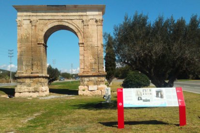 L'Arc de Berà amb la nova senyalització.