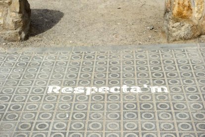 S'han estampat al Camp de Mart, a la plaça de la Font i a la plaça del Rei.