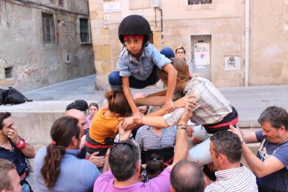 La plaça Dames i Vells és el punt de trobada de tots aquells que volen passar una bona estona fent castells.