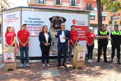 Xapes com a premi i informadors que controlen qui no recull els excrements dels gossos