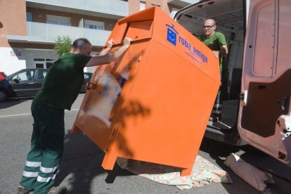 Els nous contenidors incorporen un sistema d'obertura on el pany no és a la vista i no es pot forçar.