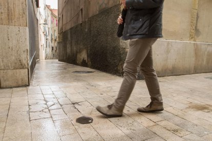 Una imatge del carrer de l'Abadia, perpendicular a la Prioral i un punt cèntric de la ciutat.