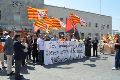 Lectura del manifiesto por parte de los trabajadores.