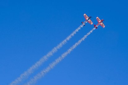 Acrobàcies d'extrema dificultat a l'exhibició aèria de Repsol