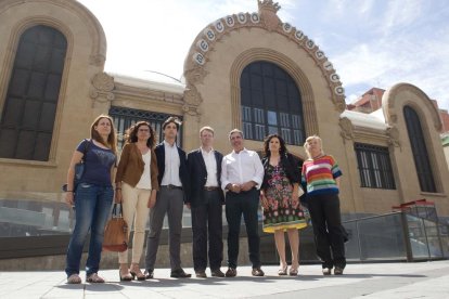 Representant de CDC amb Ferran Bel al centre, ahir al matí.