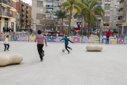 La plaça Miquel i Pàmies, on està prohibida aquesta activitat.