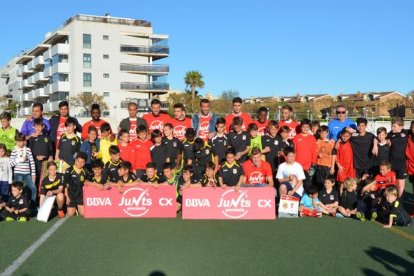 El 'Junts Província' del Nàstic visita el futbol base de Salou