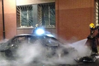 Un coche se incendia en Torreforta