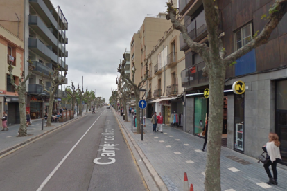 Detienen a dos mujeres en Salou por robar ropa en tiendas de la calle Barcelona