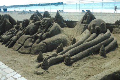 Bob Esponja, protagonista de la playa de Vilafortuny