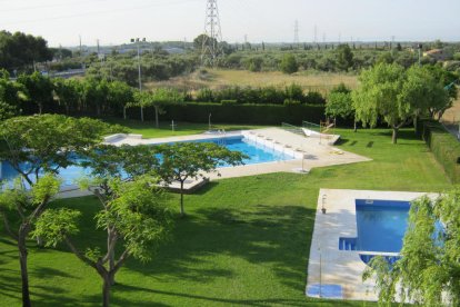 Ingressat a l'hospital Sant Joan després d'ofegar-se a la piscina de Montbrió